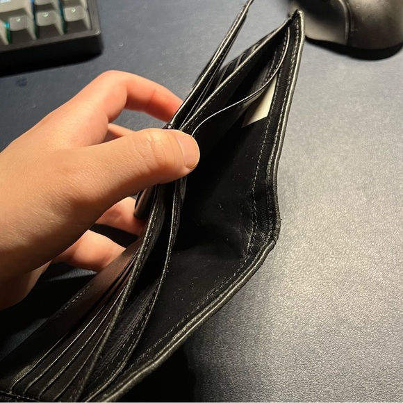 Bottega Veneta Classic Bi-Fold Leather Wallet - Picture 6 of 8